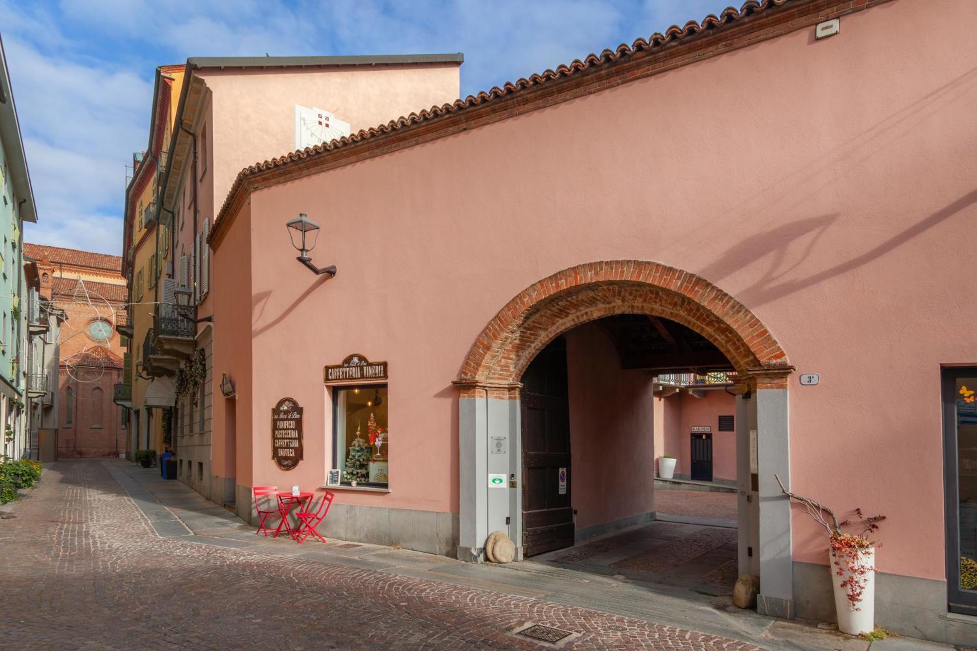 La Meridiana D'Alba Bagian luar foto